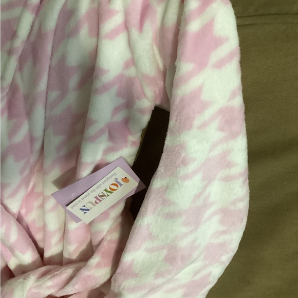 Woman’s Robe - Picture 4 of 6